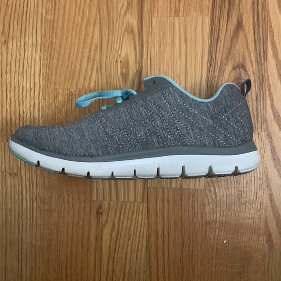 $30 - Skechers GoFit Women 7 Memory Foam Athletic Comfort Shoes SN 12753 - Picture 3 of 10